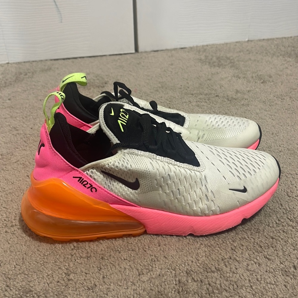 Nice pair of Nike air max 270